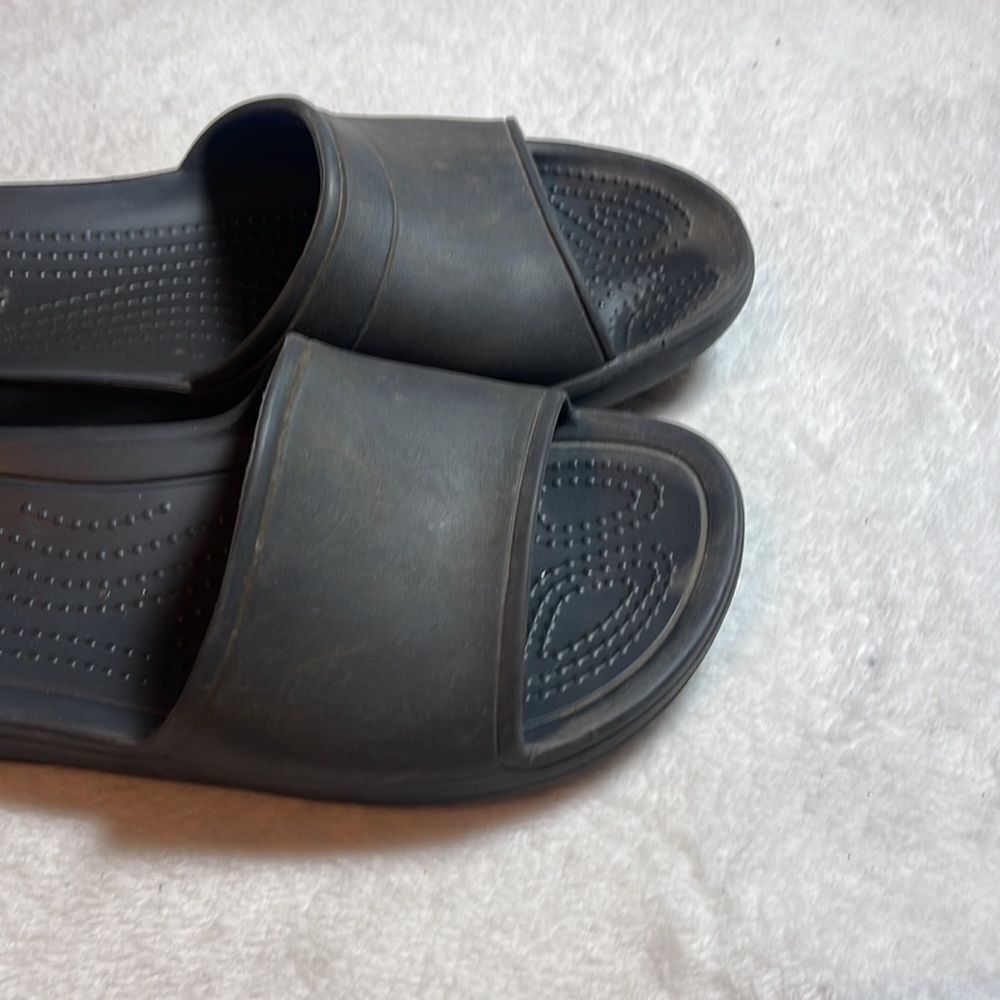 Crocs size 8 - Picture 2 of 6